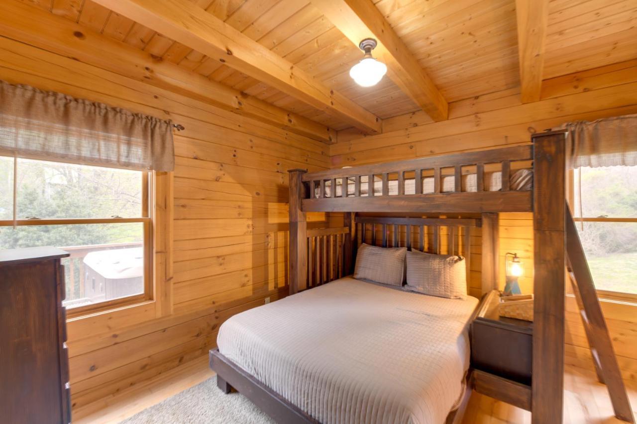 Creekside Bryson City Cabin With Private Hot Tub Екстериор снимка